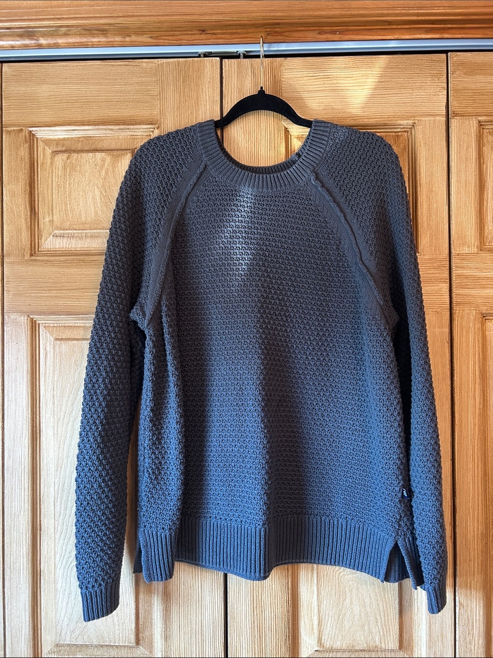 Gap Women’s Textured Charcoal Crewneck Sweater